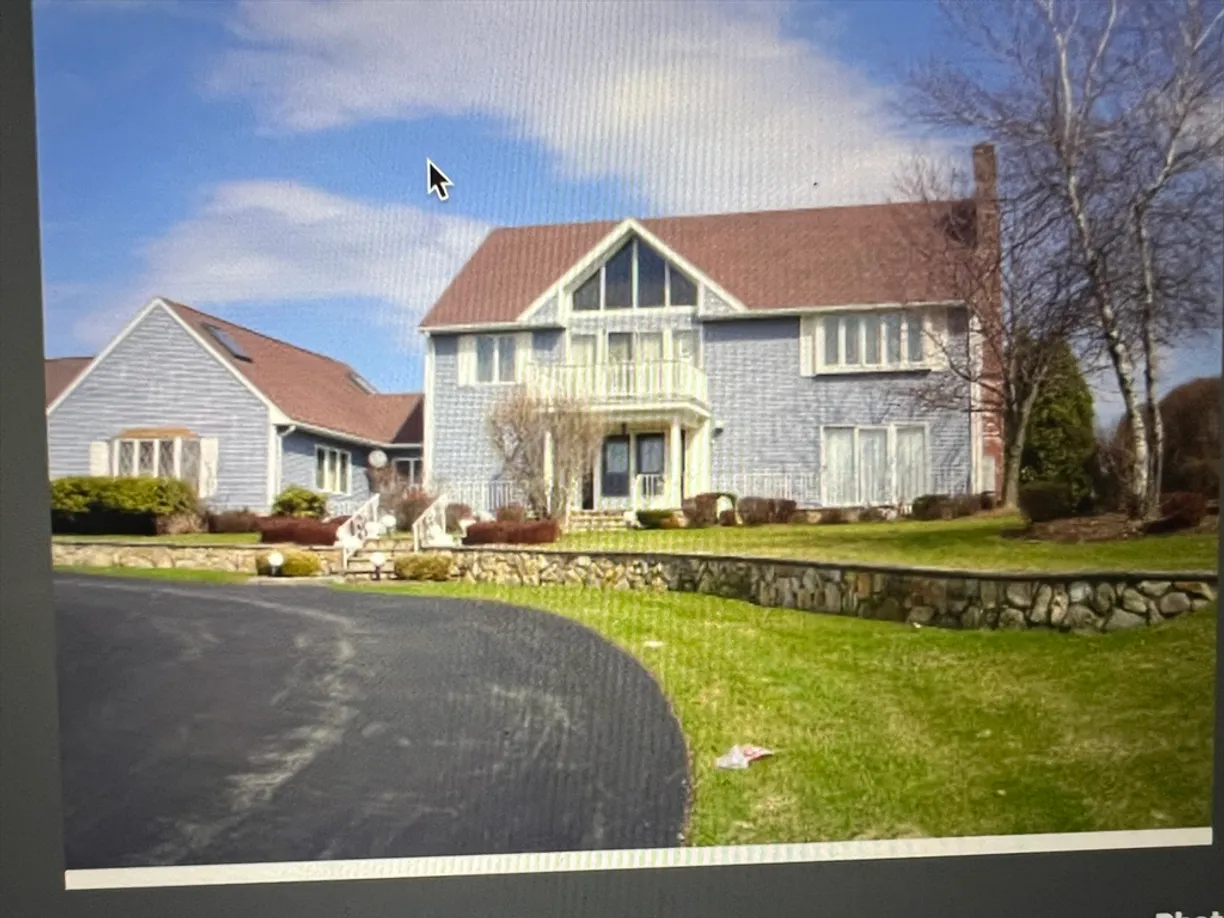 Boston, MA Real Estate | View 4 Mark Ln | 3 Beds, 3 Baths