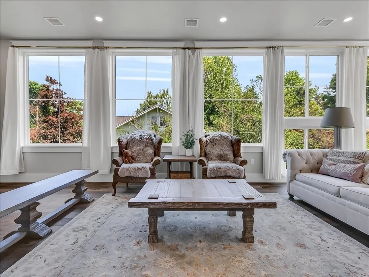Boston, MA Real Estate | View 10 Bowker St | 5 Beds, 4 Baths