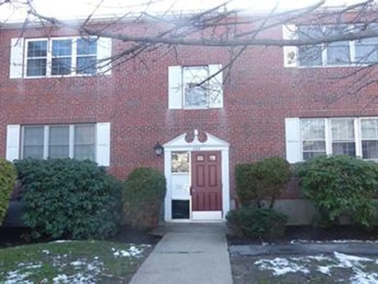 Boston, MA Real Estate | View 182 Lake Shore Rd, 3 | 2 Beds, 1 Bath