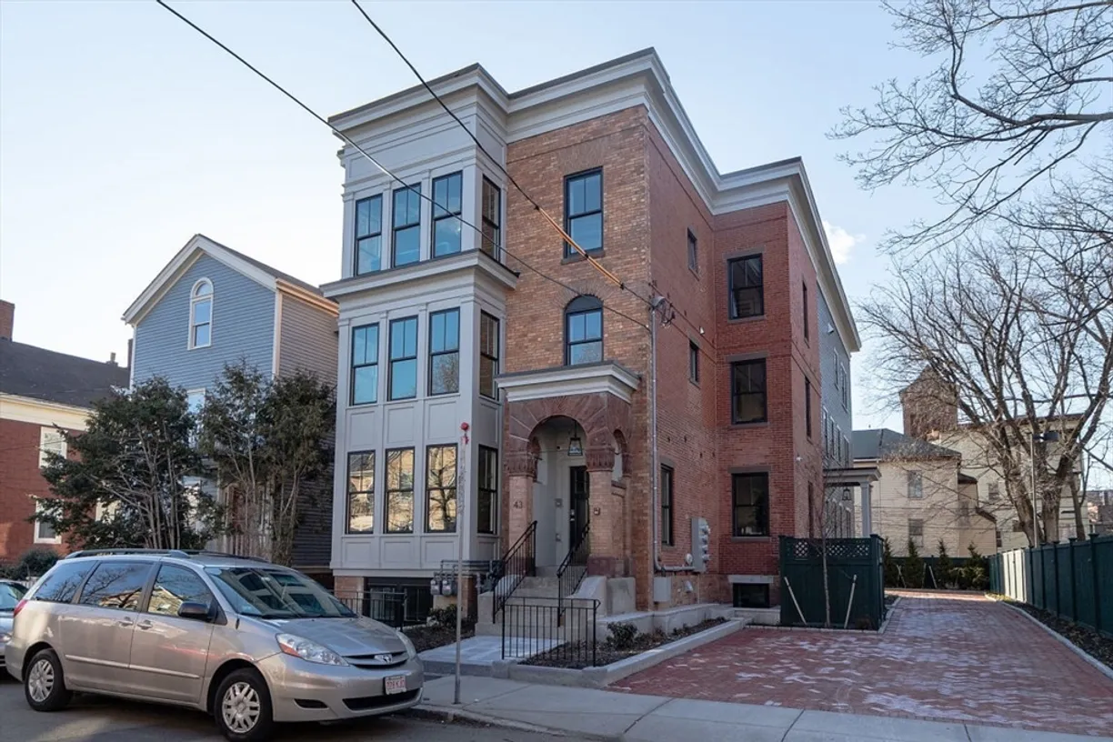 Boston, MA Real Estate | View 43 Essex St, 4 | 3 Beds, 2 Baths