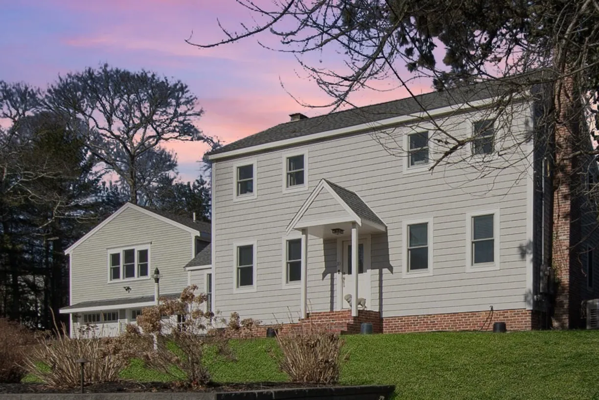 Boston, MA Real Estate | View 10 Kings Road | Listing