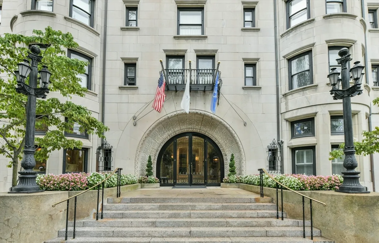 Boston, MA Real Estate | View 416 Commonwealth Ave, 405 | 2 Beds, 2 Baths