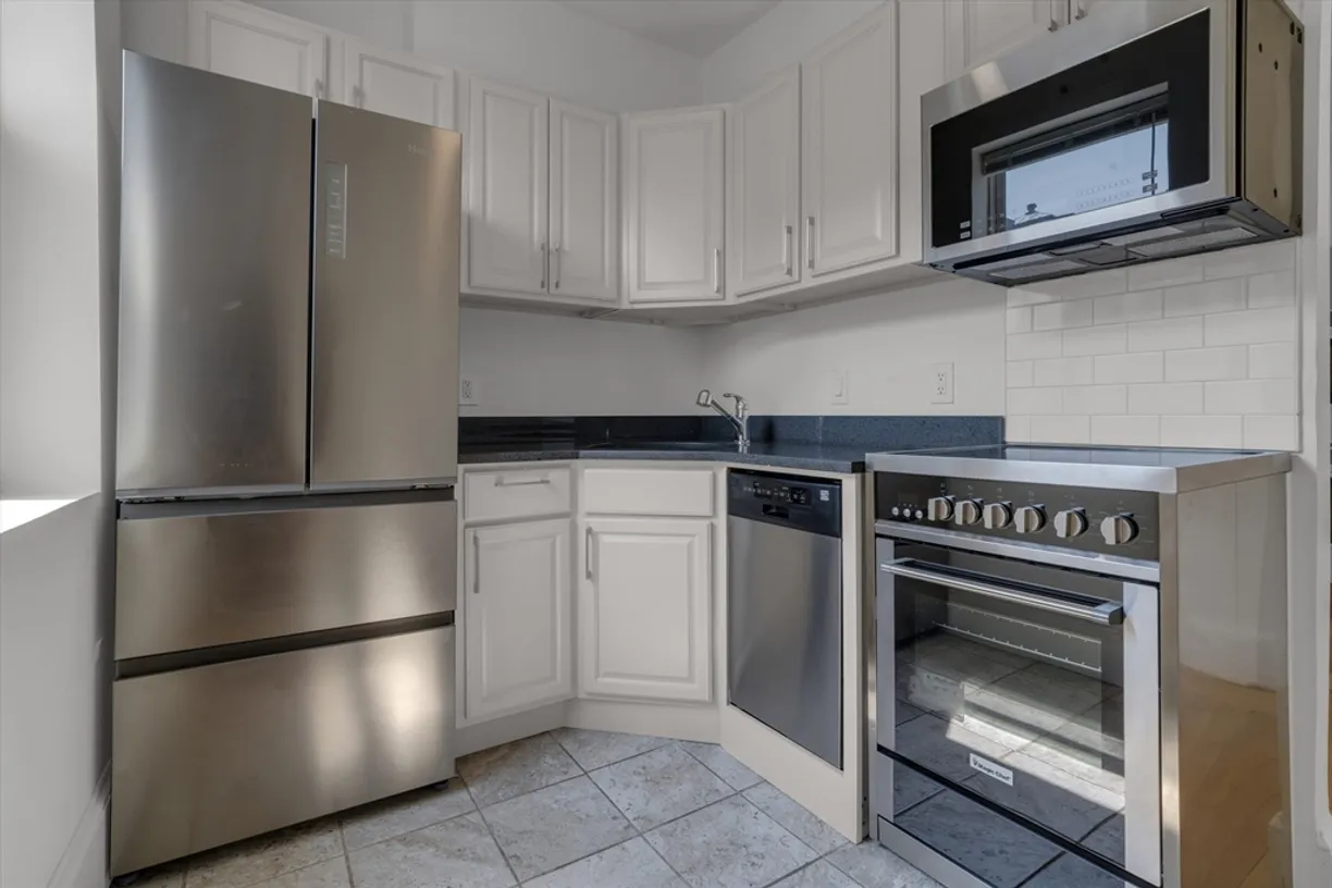Boston, MA Real Estate | View 1082 Commonwealth Ave, 400 | 2 Beds, 1 Bath