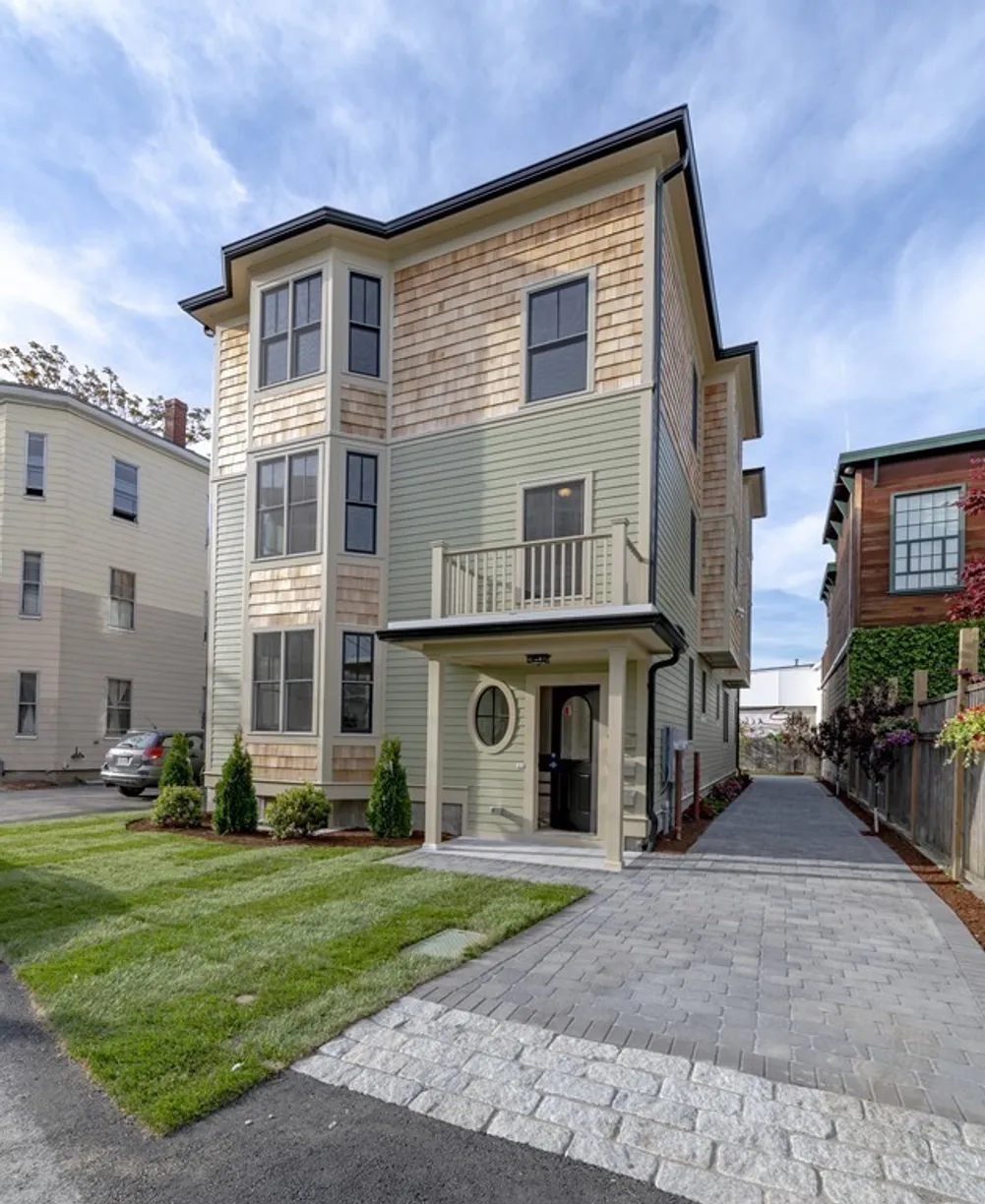 Boston, MA Real Estate | View 19 Kent, 3 | 3 Beds, 2 Baths