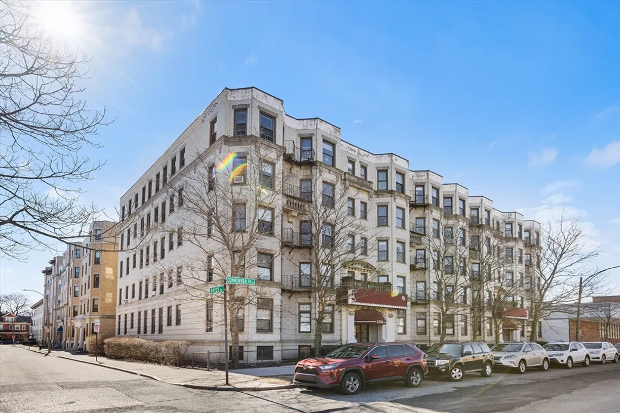 Boston, MA Real Estate | View 1254 Commonwealth Ave, 17 | 2 Beds, 1 Bath