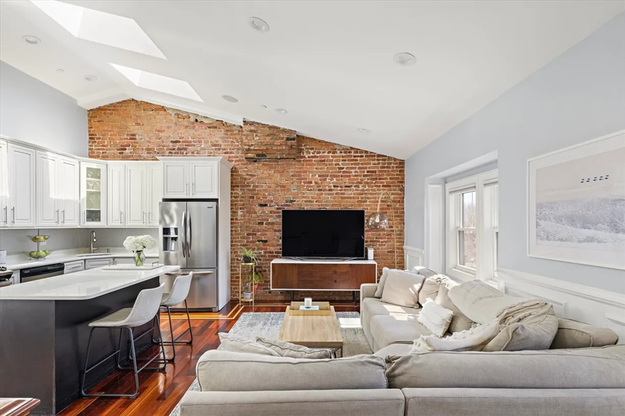 Boston, MA Real Estate | View 752 E 4th, 4 | Listing