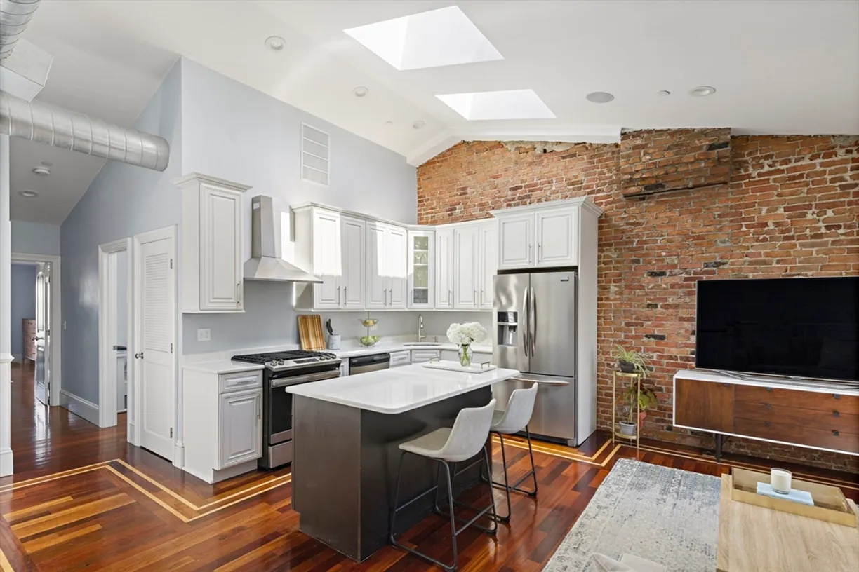 Boston, MA Real Estate | View 752 E 4th, 4 | Listing