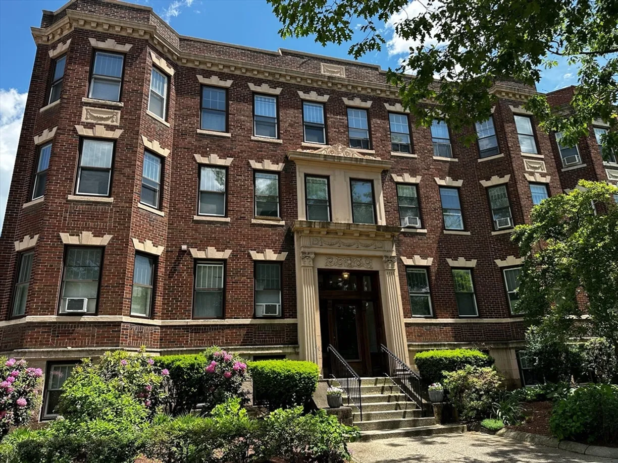 Boston, MA Real Estate | View 224 Jamaicaway, 2 | 2 Beds, 1 Bath