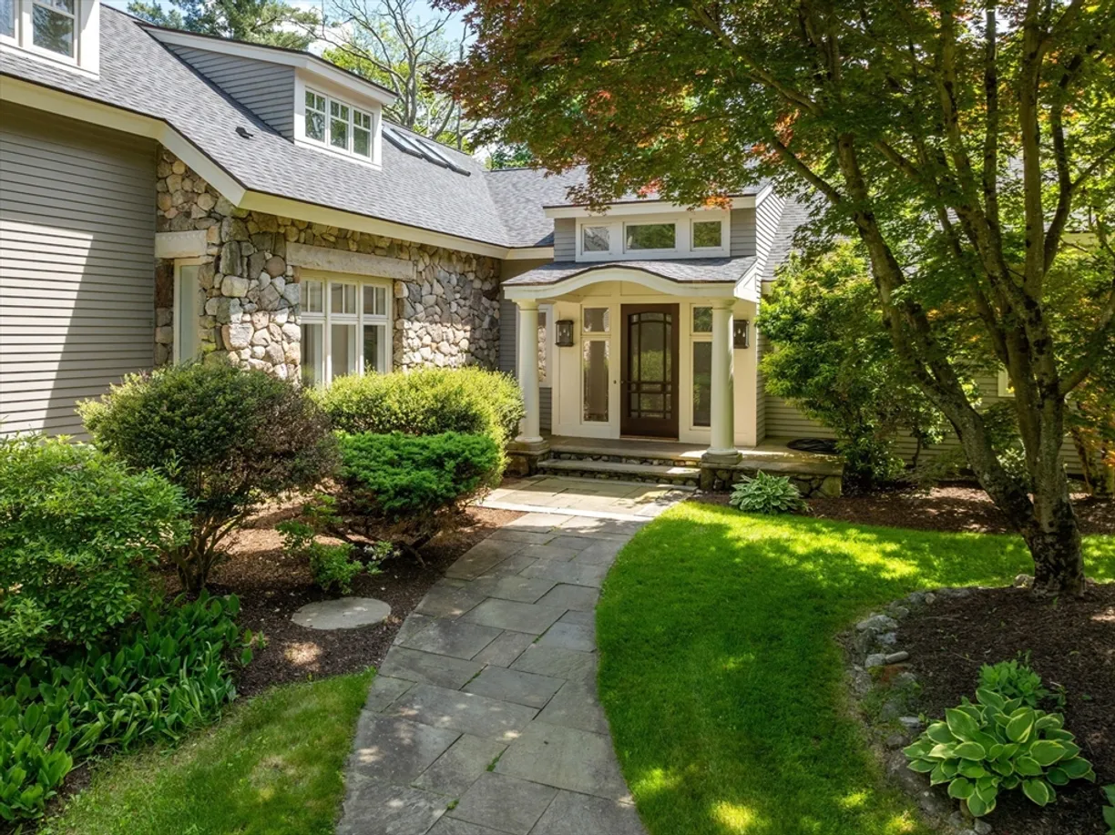 Boston, MA Real Estate | View 423 Concord Road | 5 Beds, 4 Baths