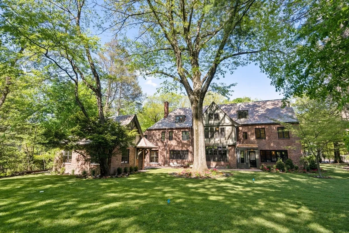 Boston, MA Real Estate | View 125 Lee Street | 7 Beds, 6 Baths