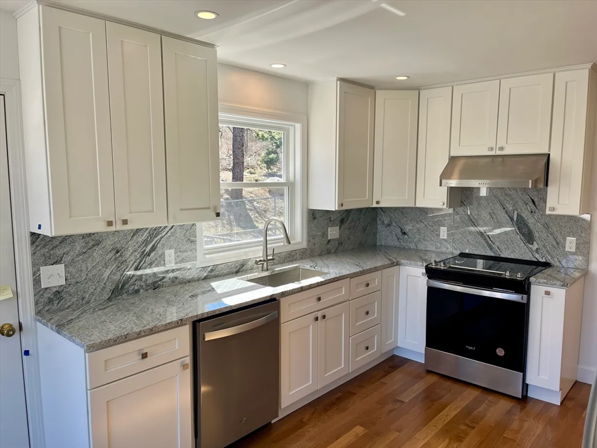 Boston, MA Real Estate | View 3 Atlantic Rd, 1 | 1 Bed, 1 Bath