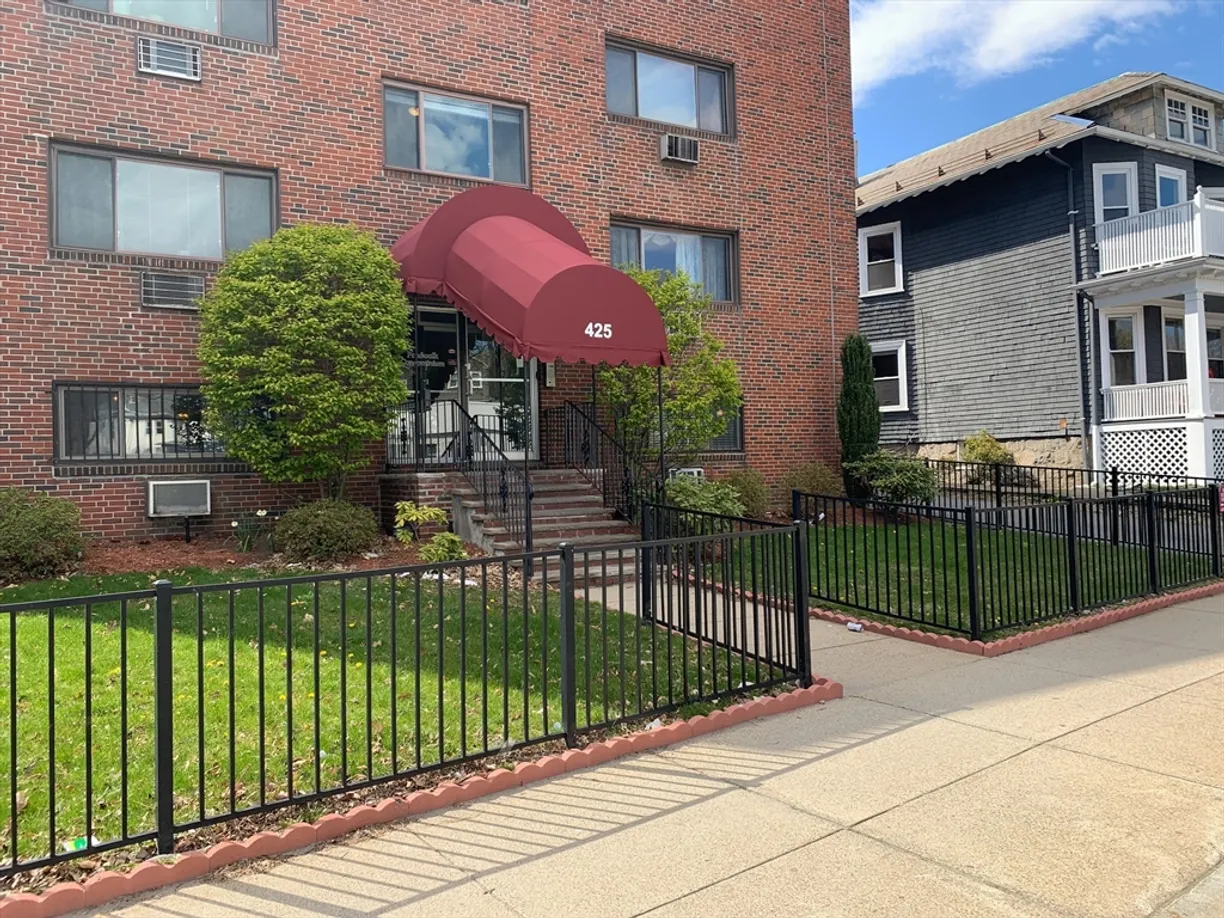 Boston, MA Real Estate | View 425 South Huntington, 1 | 2 Beds, 1 Bath