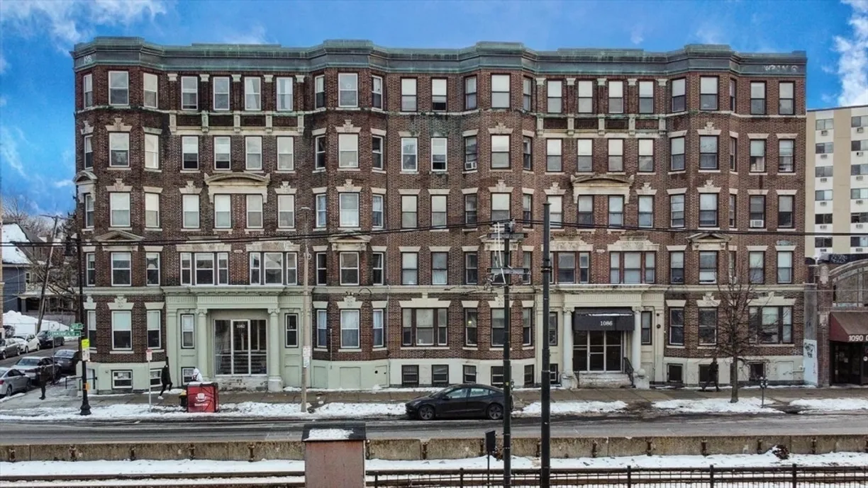Boston, MA Real Estate | View 1082 Commonwealth Ave, 403 | 2 Beds, 1 Bath