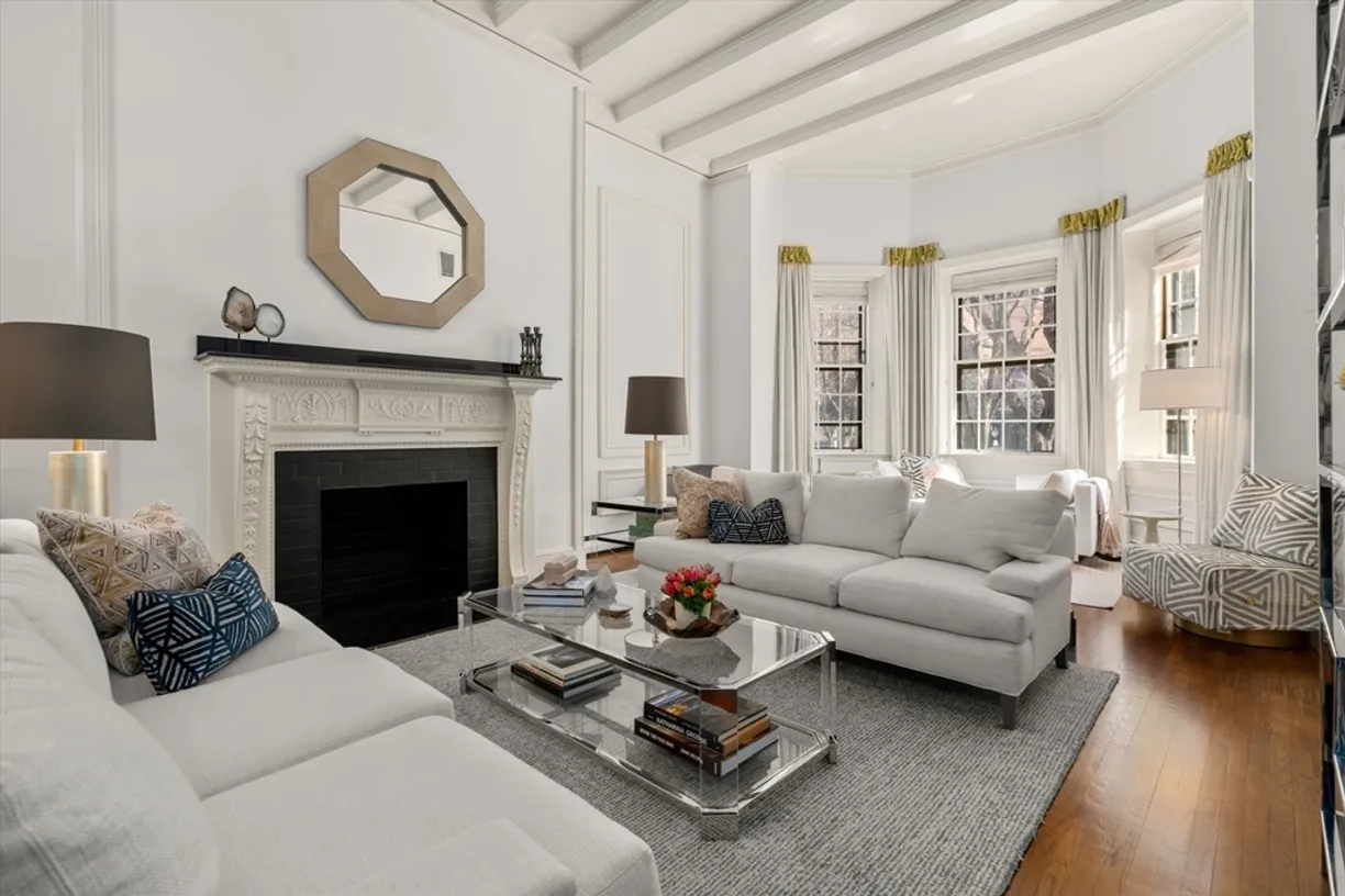 Boston, MA Real Estate | View 113 Commonwealth Ave, 3 | 3 Beds, 2 Baths