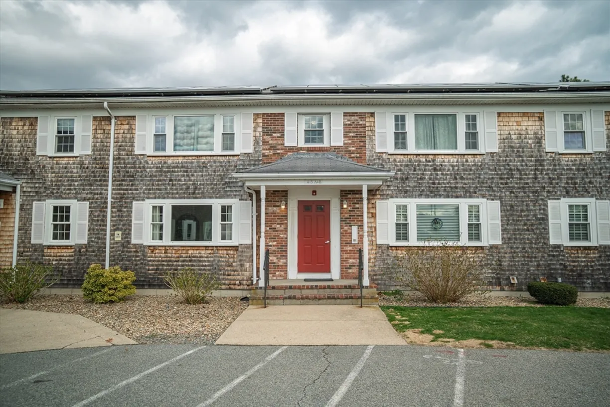 Boston, MA Real Estate | View 212 Upper County Road, 5A | 2 Beds, 1 Bath