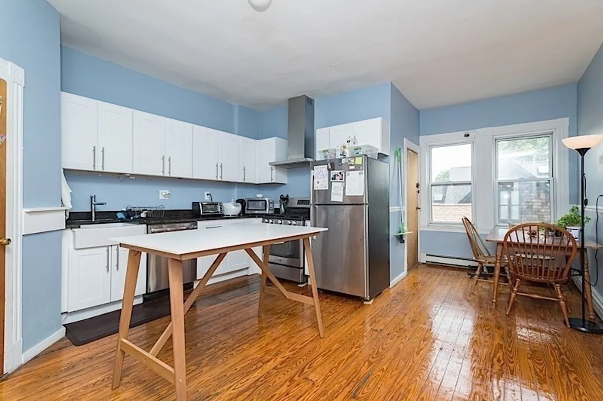 Boston, MA Real Estate | View 220 Prospect St, 3 | 4 Beds, 1 Bath