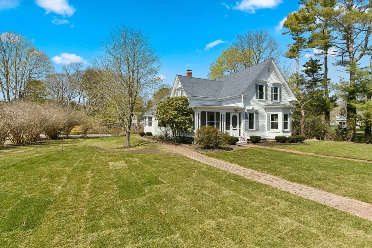 Boston, MA Real Estate | View 689 Main St | 4 Beds, 3 Baths