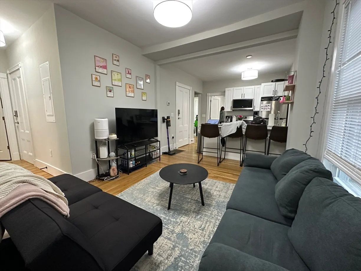 Boston, MA Real Estate | View 68 L St, 1 | 5 Beds, 2 Baths
