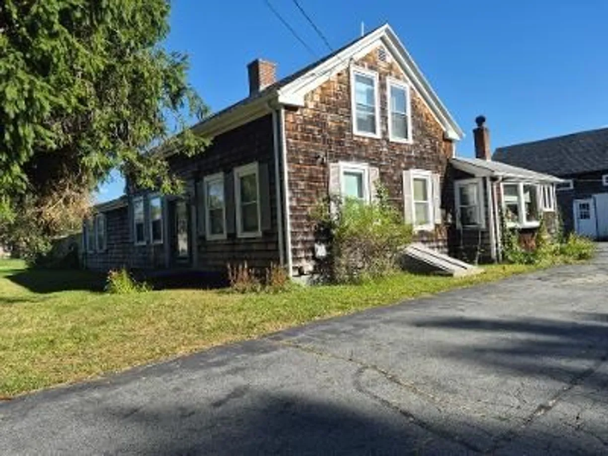 1172 Old Plainville Rd #1, New Bedford, MA 02740 Property for rent