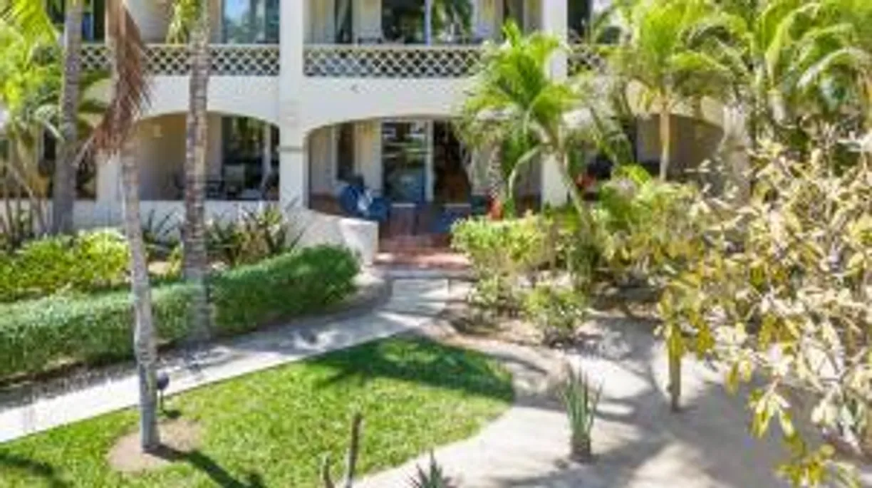 Los Cabos Real Estate | View Lote 1 Paseo Malecon San Jose, GARAGE 38 | Listing