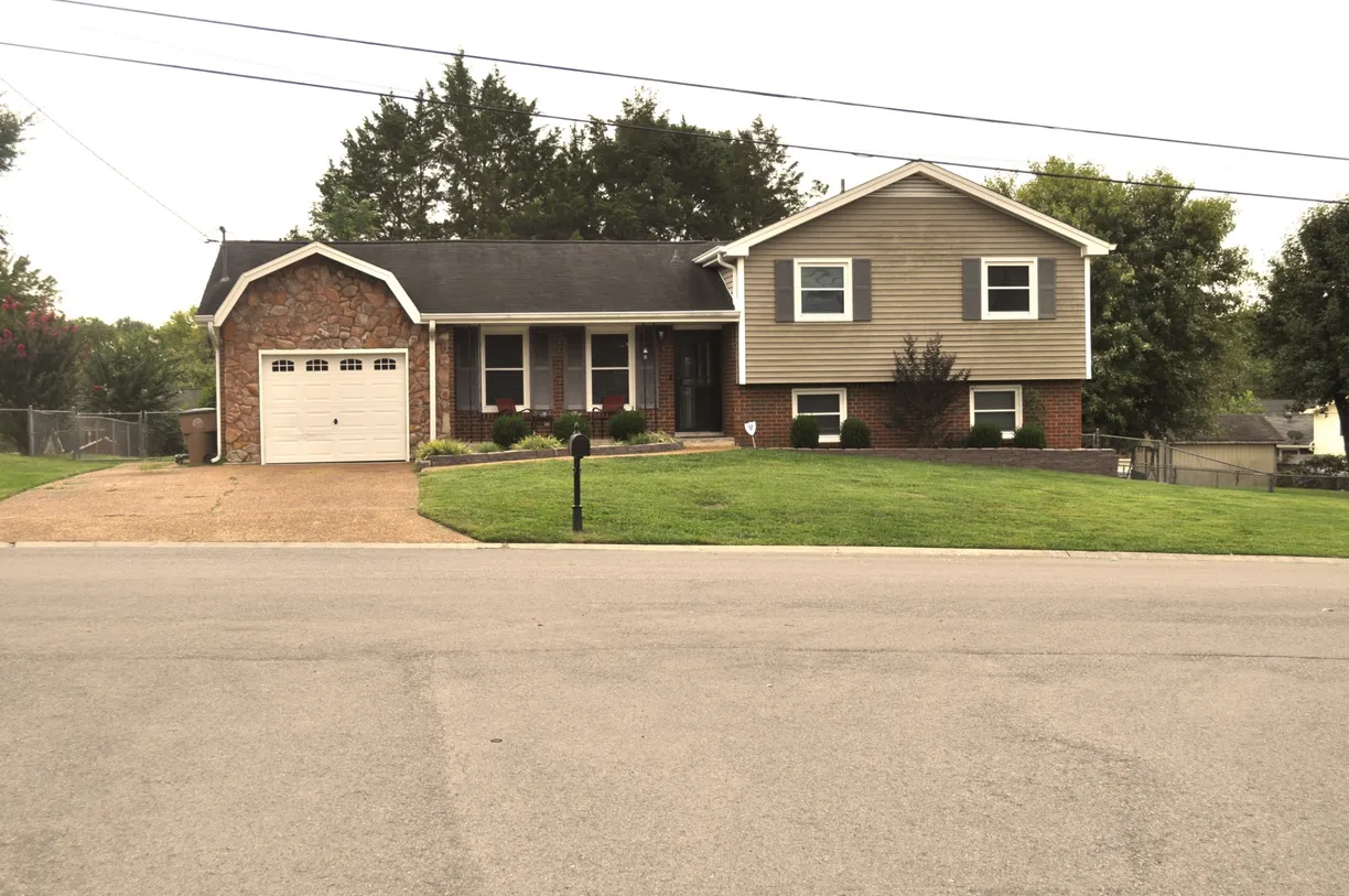 Nashville, TN Real Estate | View  | 4 Beds, 2 Baths