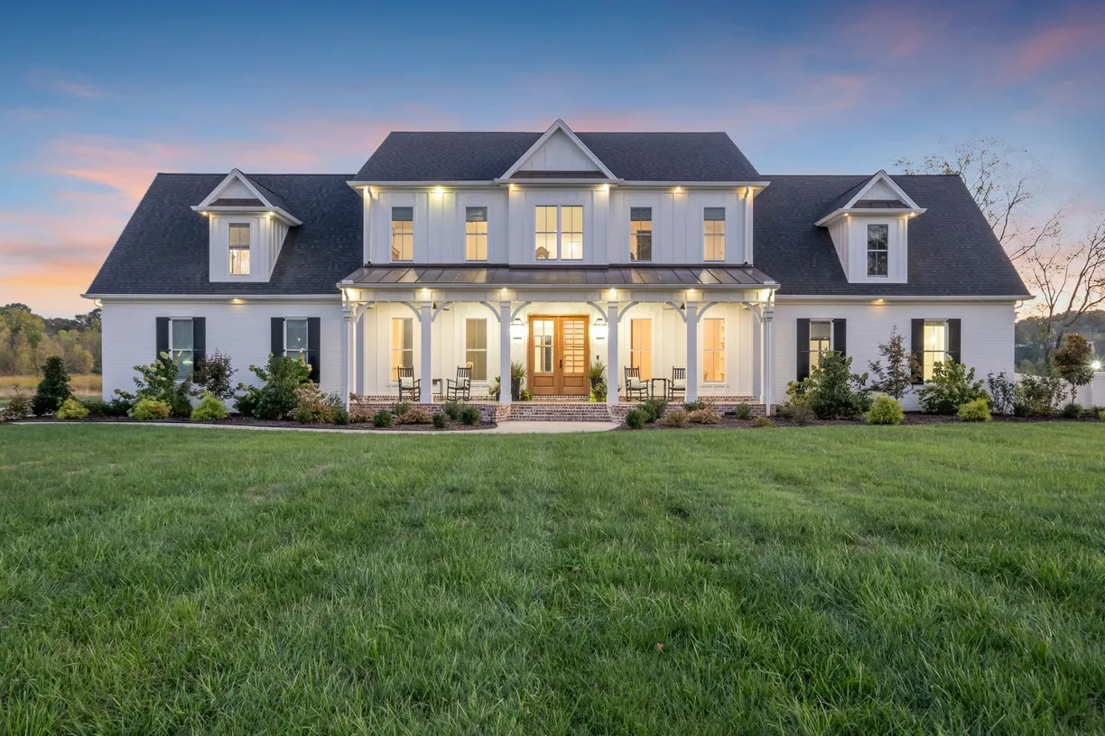 Nashville, TN Real Estate | View 4855 Murfreesboro Rd | 5 Beds, 6 Baths