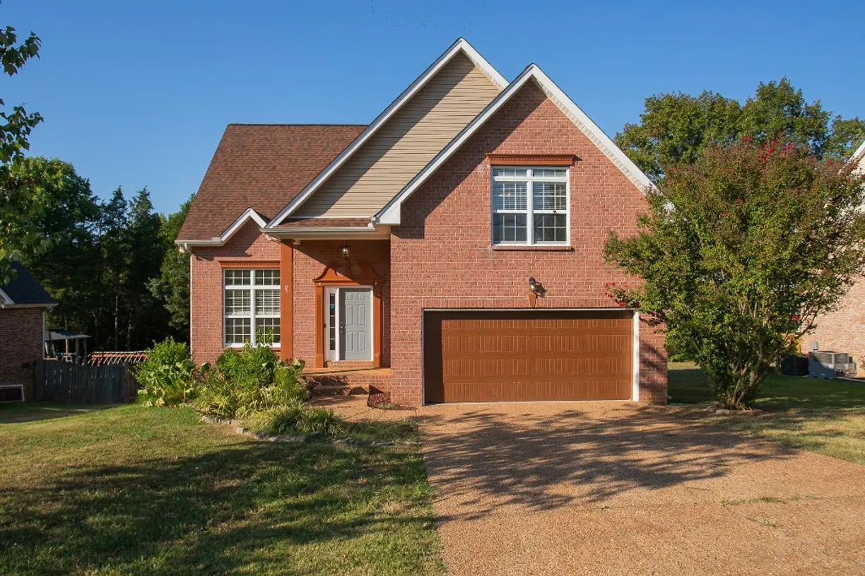 Nashville, TN Real Estate | View  | 4 Beds, 2 Baths
