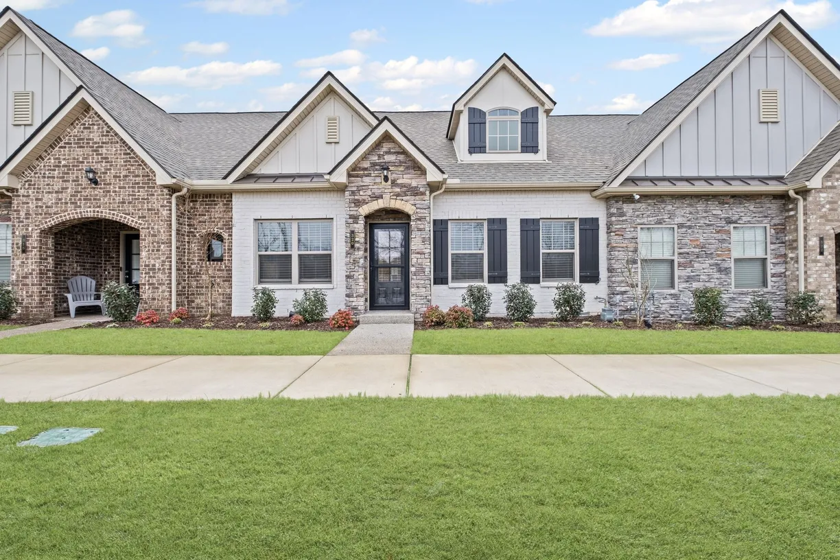 Nashville, TN Real Estate | View 320 Buckner Cir | 2 Beds, 2 Baths