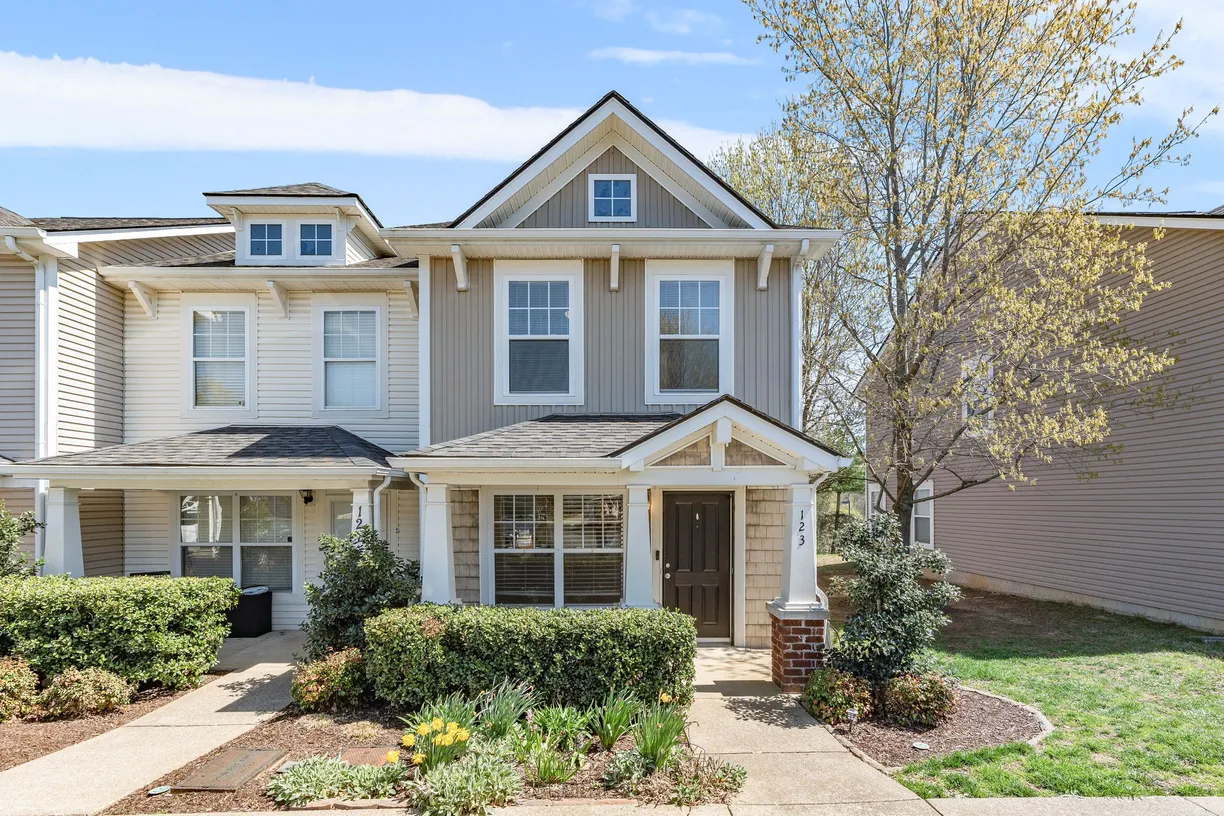 Nashville, TN Real Estate | View 123 Shadow Glen Dr | 2 Beds, 2 Baths