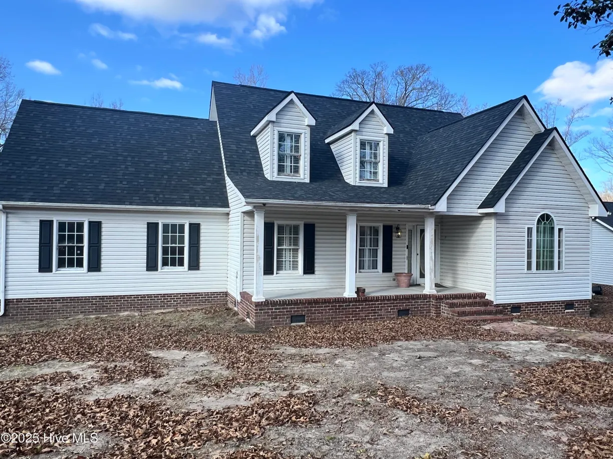 Wilmington, NC Real Estate | View 107 Red Oak | 3 Beds, 2 Baths