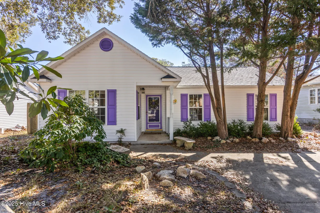 Wilmington, NC Real Estate | View 106 NW 13th | 3 Beds, 2 Baths