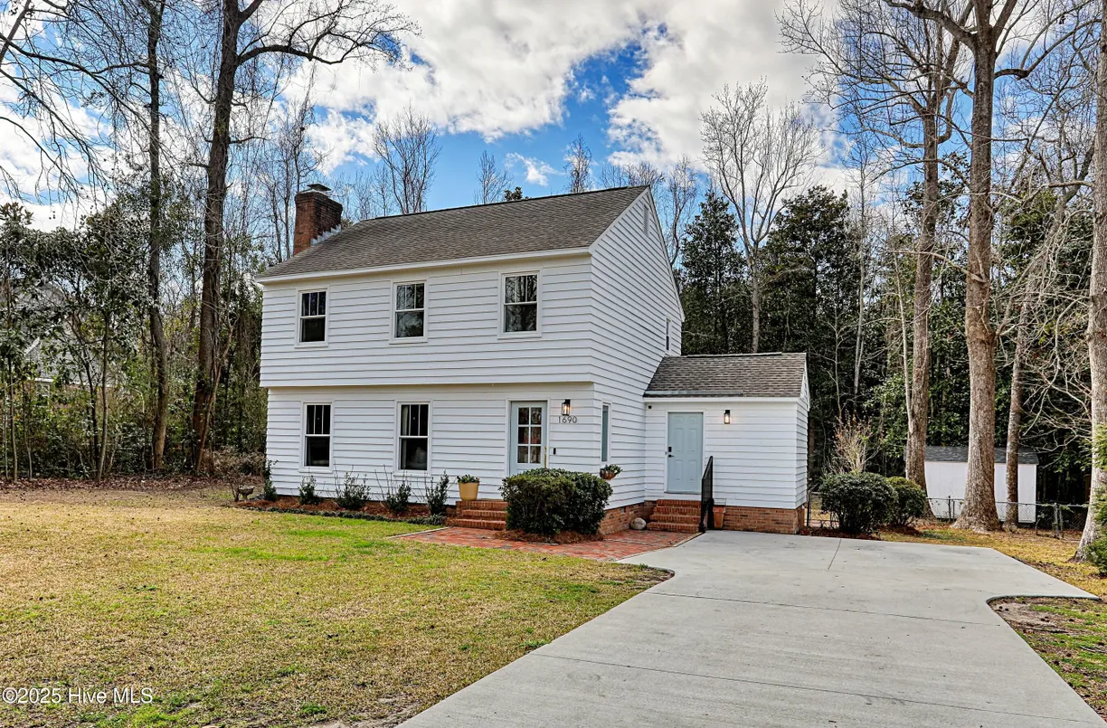 Wilmington, NC Real Estate | View 1690 Scotts Hill Loop | 3 Beds, 2 Baths