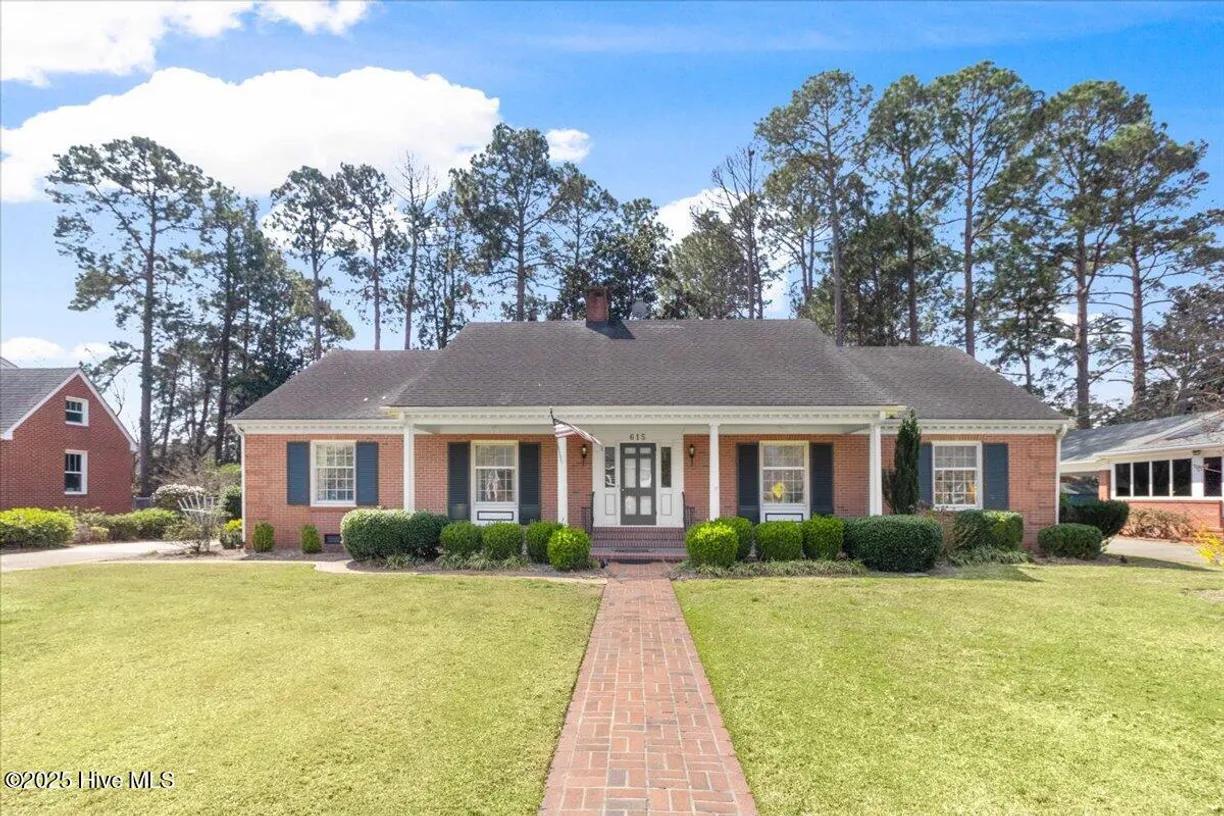 Wilmington, NC Real Estate | View 615 W Main | 6 Beds, 5 Baths