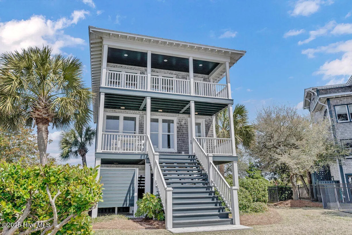 Wilmington, NC Real Estate | View 2 Island | 5 Beds, 4 Baths