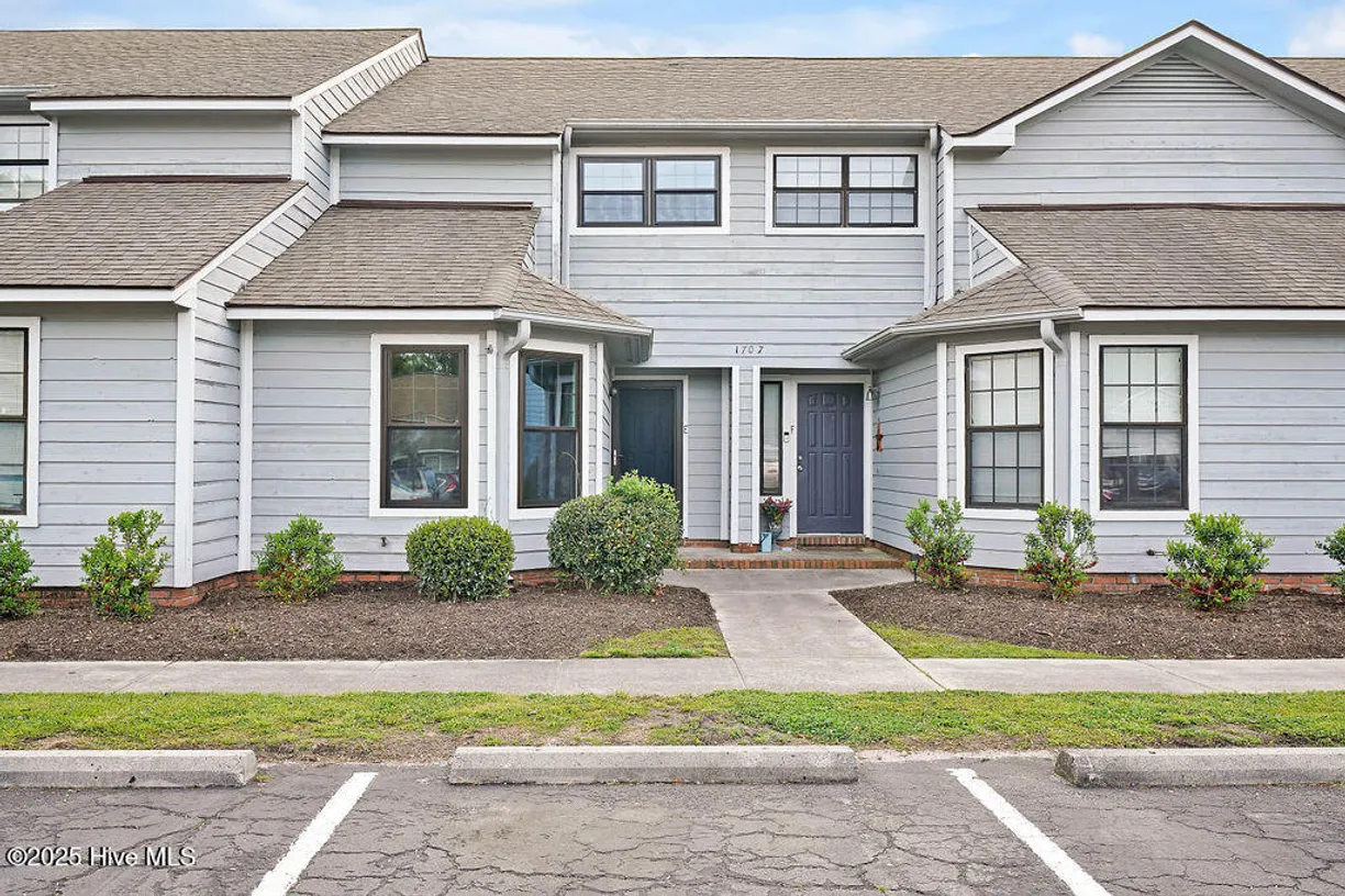 Wilmington, NC Real Estate | View 1707 41st, E | 3 Beds, 3 Baths