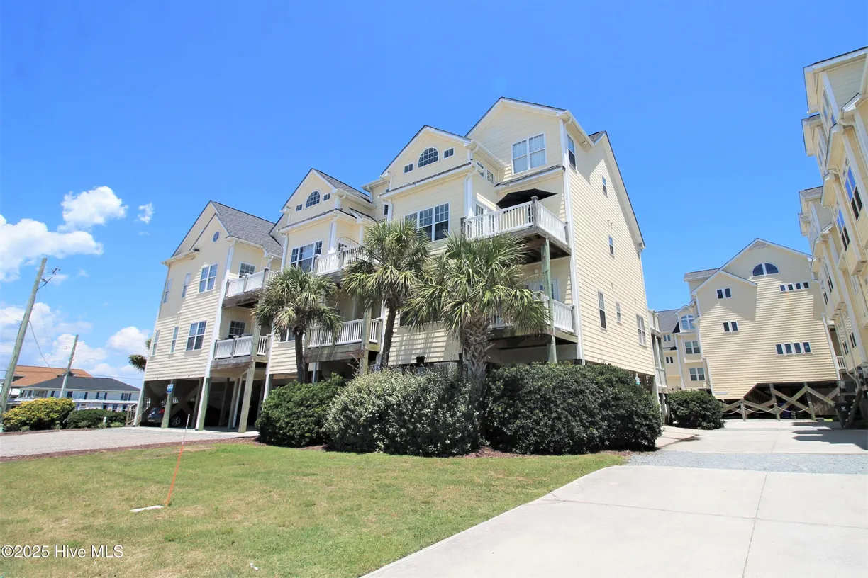 Wilmington, NC Real Estate | View 215 Summer Winds | 5 Beds, 4 Baths