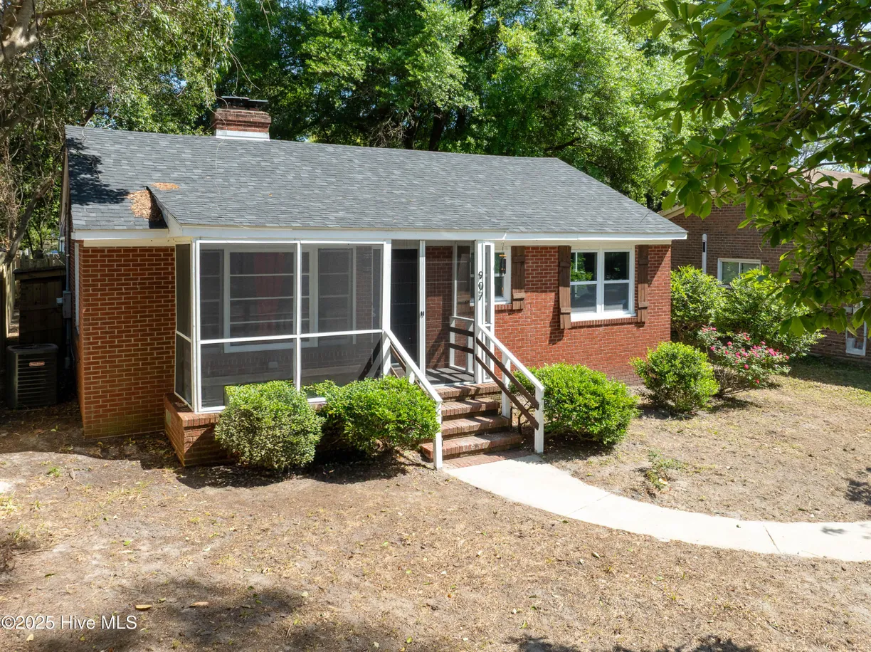 Wilmington, NC Real Estate | View 907 Bonham | 2 Beds, 2 Baths