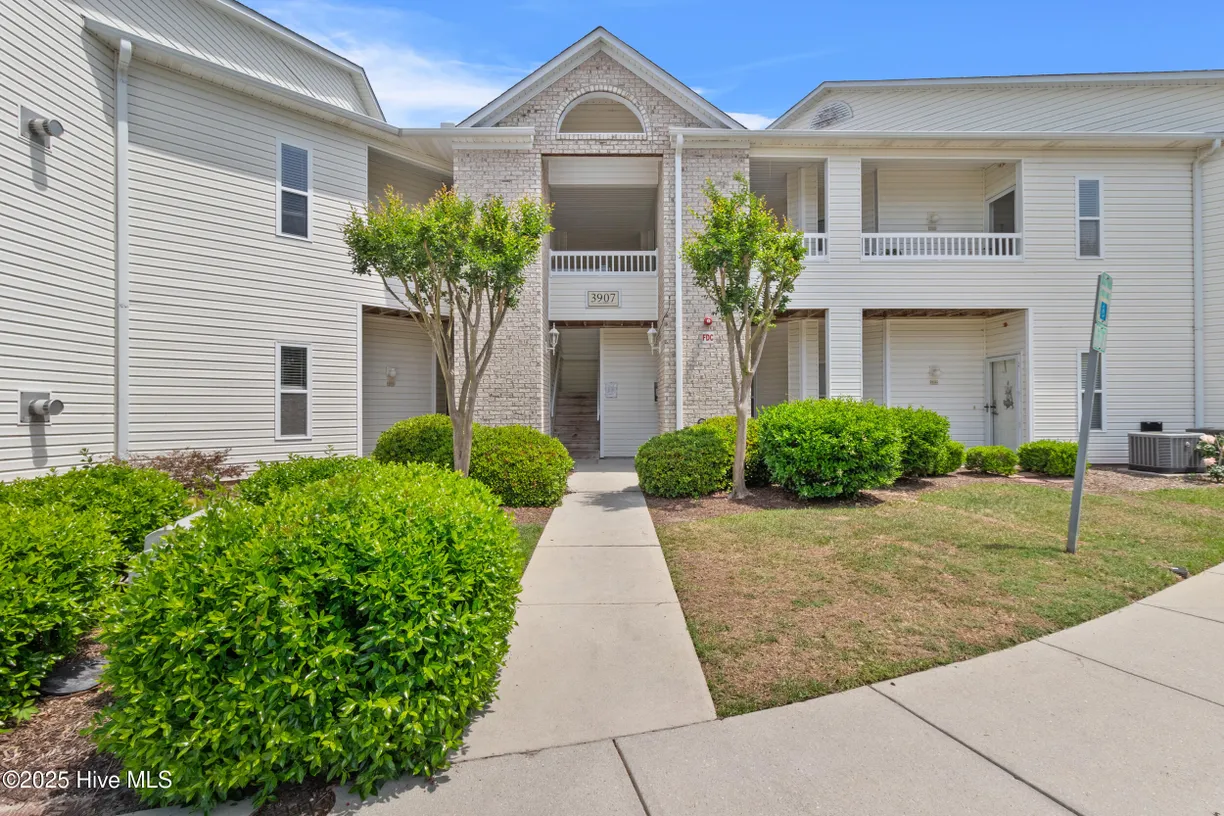 Wilmington, NC Real Estate | View 3907 Botsford, 101 | 2 Beds, 2 Baths