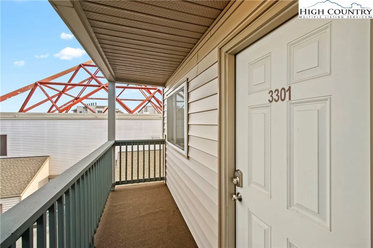Charlotte Real Estate | View 301 Pinnacle Inn Road, 3301 | 1 Bed, 1 Bath