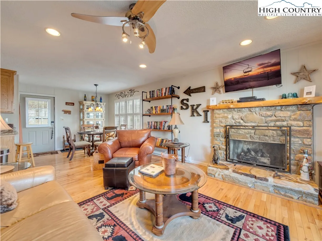 Charlotte Real Estate | View 101 Lower Holiday Lane, B206 | 2 Beds, 2 Baths
