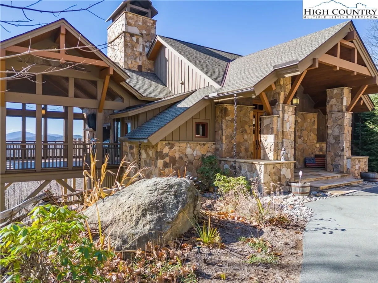 Charlotte Real Estate | View 30 Pinnacle Drive | 4 Beds, 4 Baths