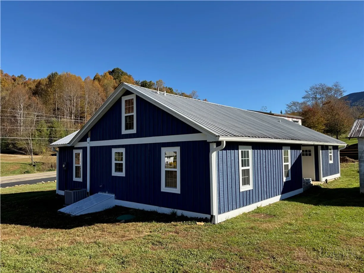 887 Slabtown Road, Zionville, NC 28698 Property for sale