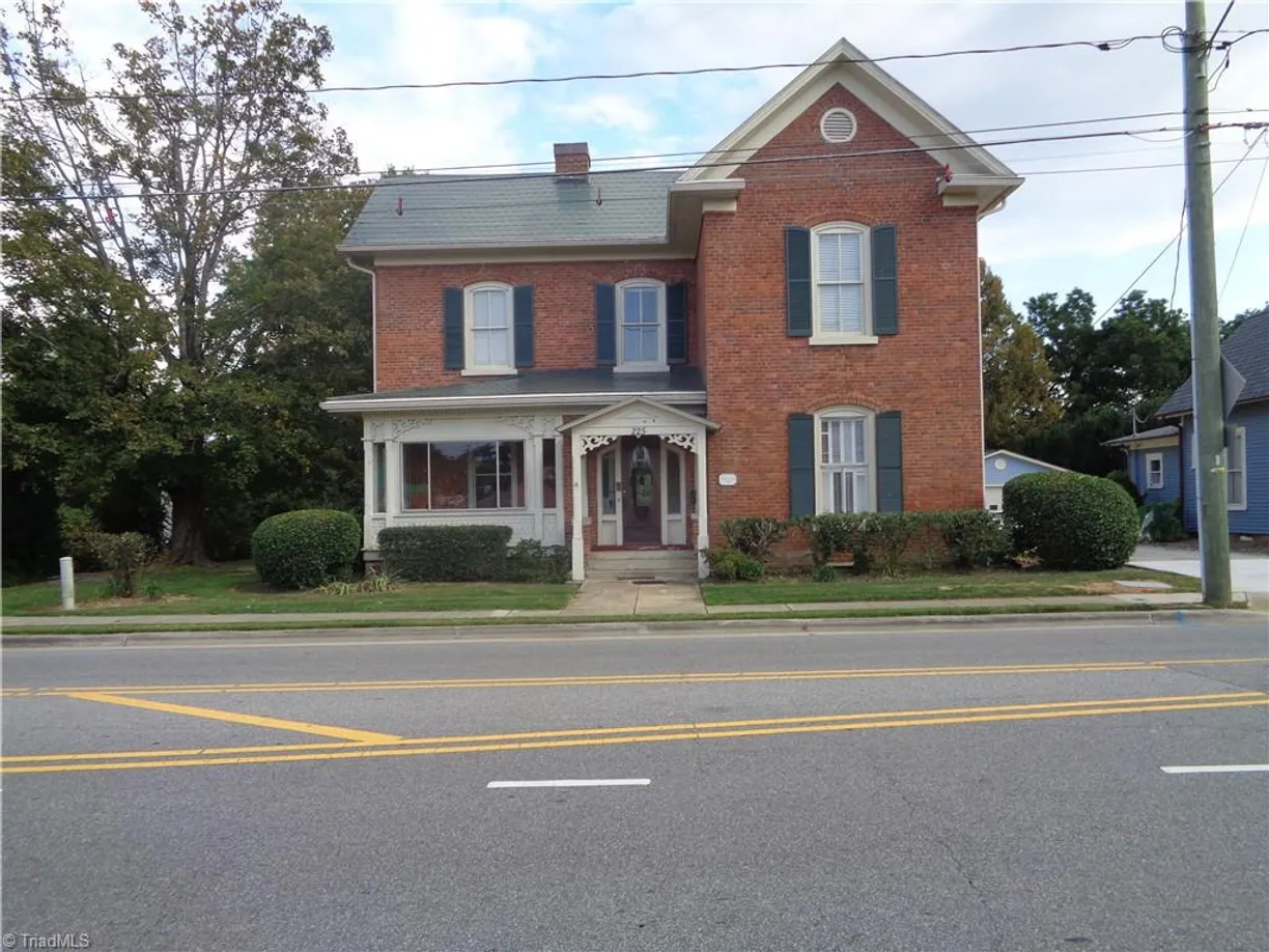 Charlotte Real Estate | View 225 S Main Street | 4 Beds, 2 Baths