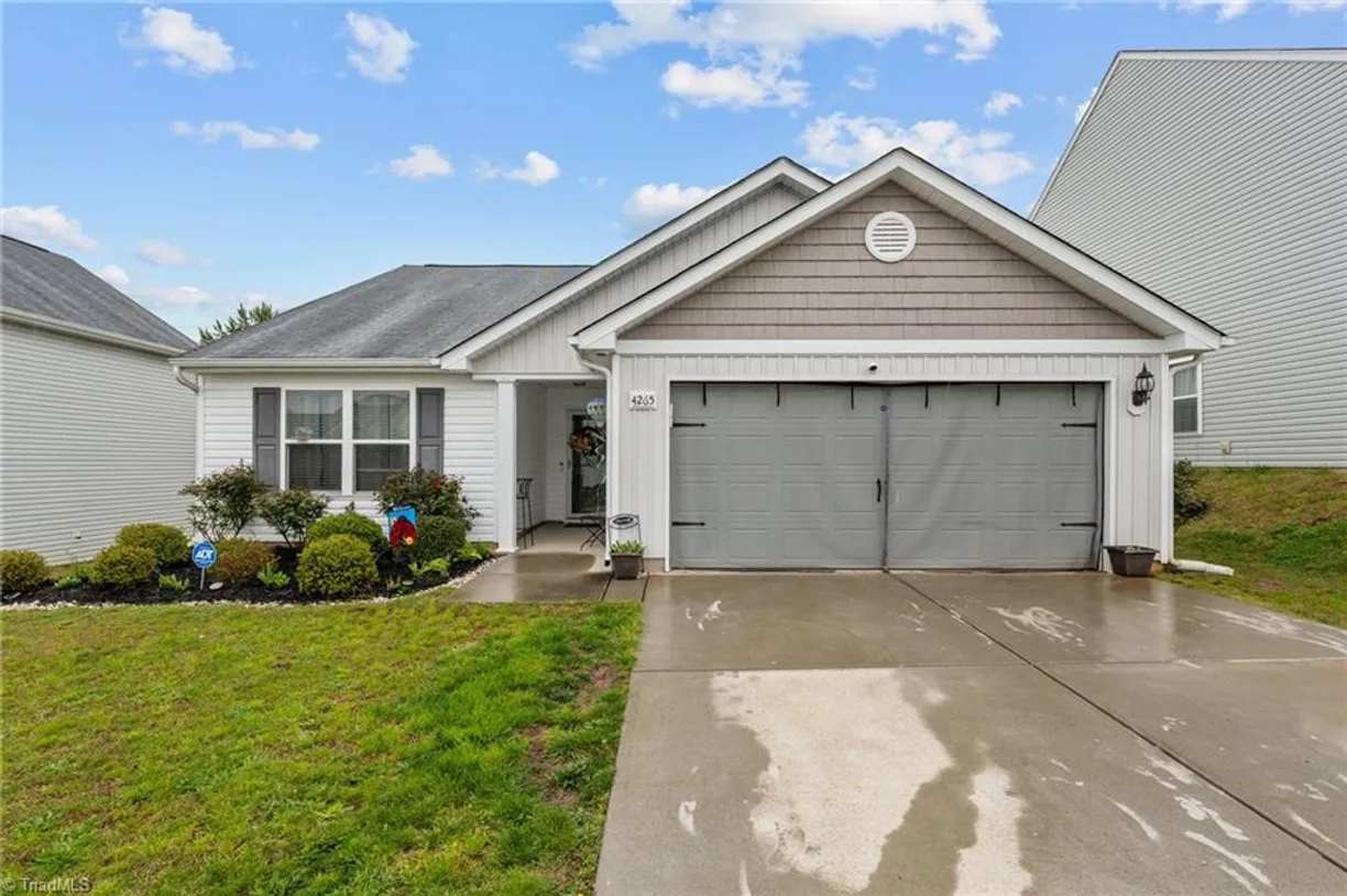Charlotte Real Estate | View  | 3 Beds, 2 Baths