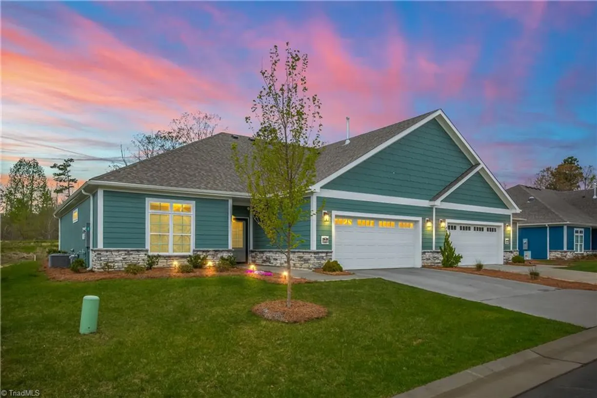 Charlotte Real Estate | View 3453 Willowcrest Street | 2 Beds, 2 Baths