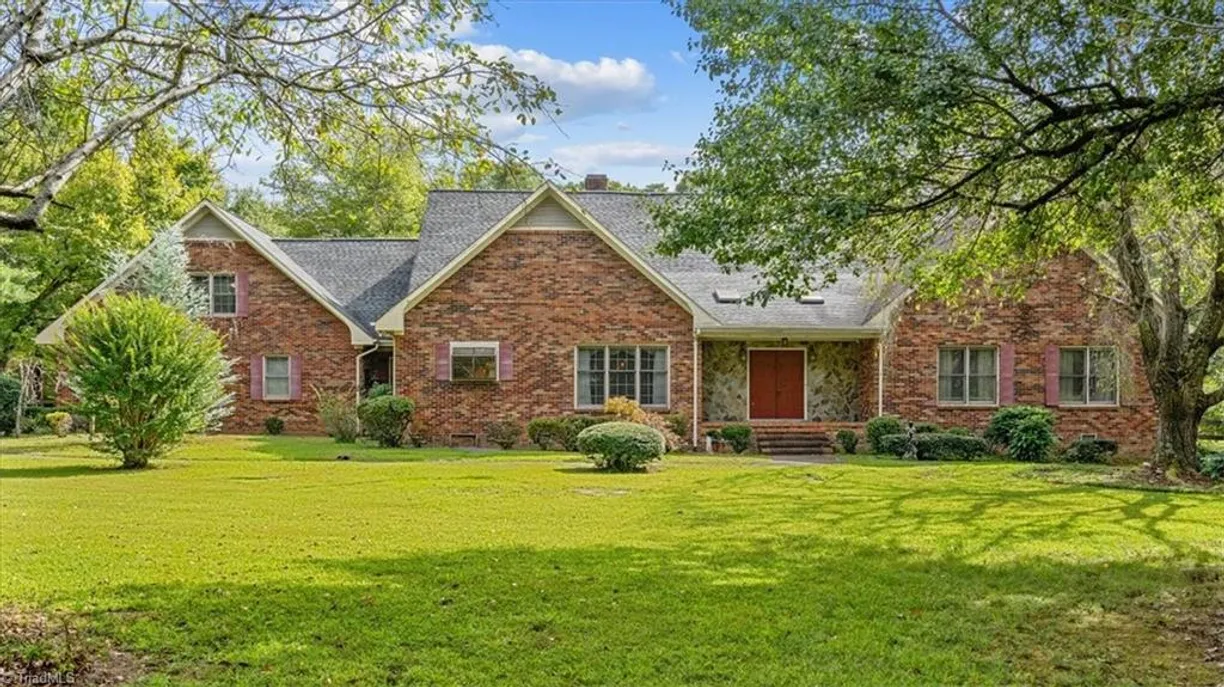 Charlotte Real Estate | View 1811 Townsend Forest Lane | 4 Beds, 3 Baths