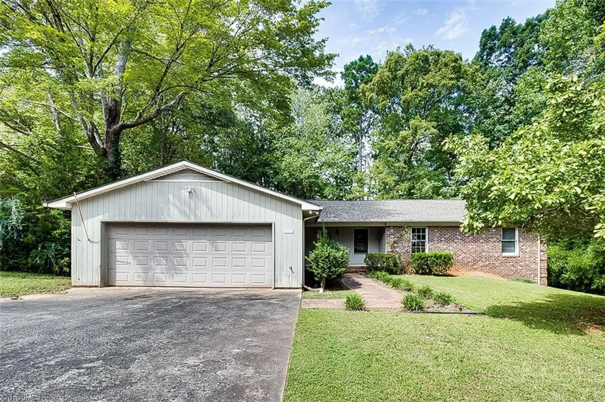 Charlotte Real Estate | View 1935 Greenwood Road | 3 Beds, 3 Baths