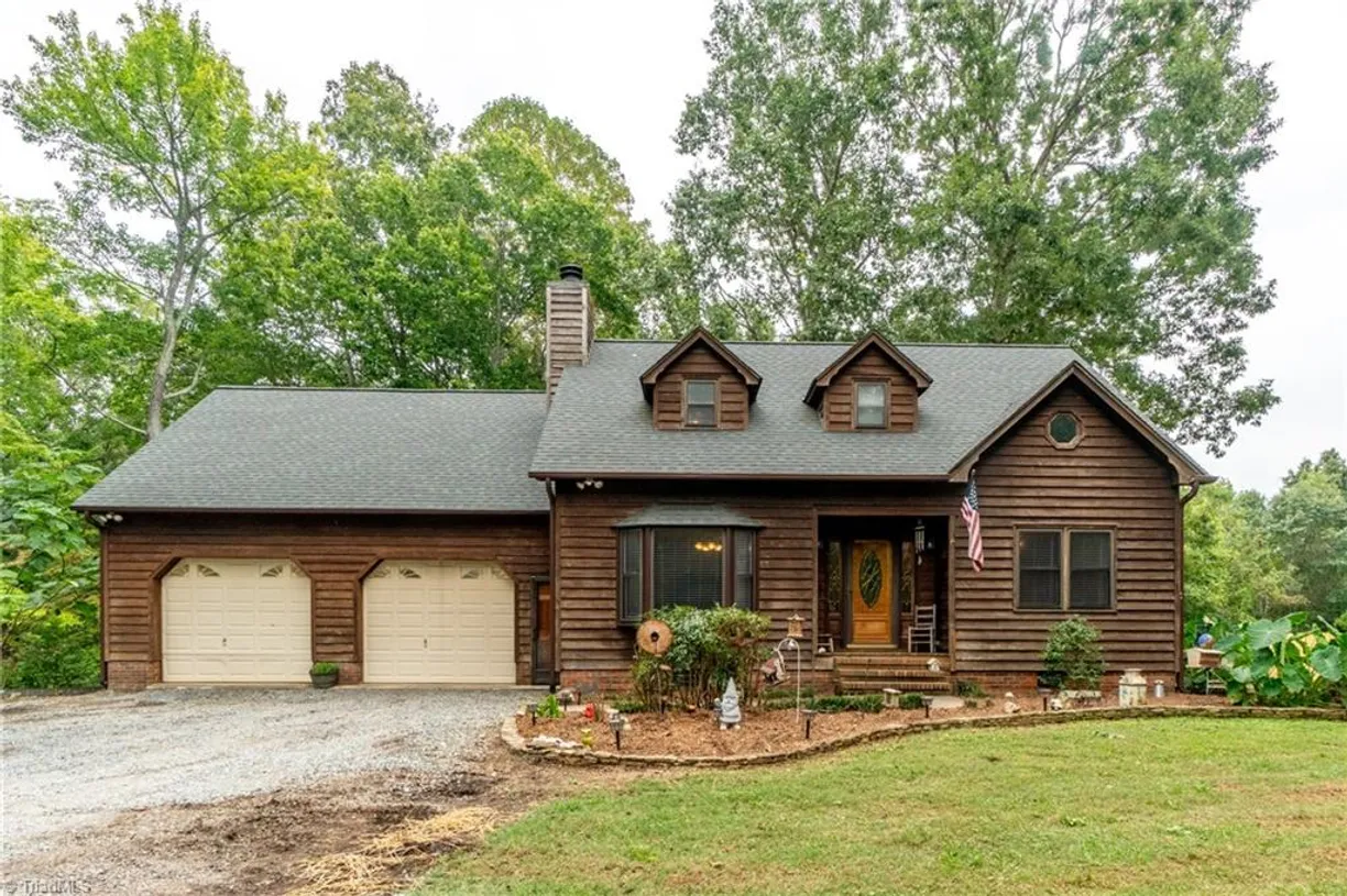 Charlotte Real Estate | View 2001 Tot Hill Farm Road | 3 Beds, 3 Baths