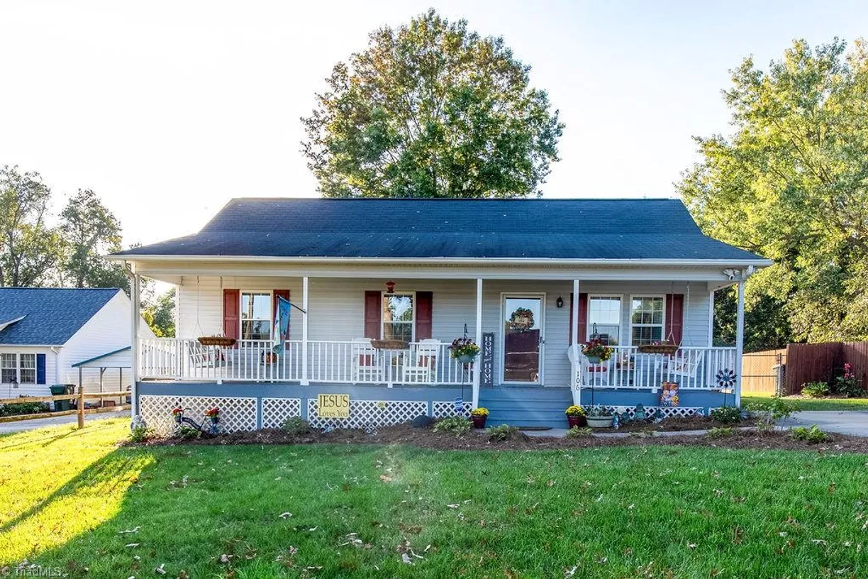 Charlotte Real Estate | View 106 Vivian Street | 4 Beds, 3 Baths