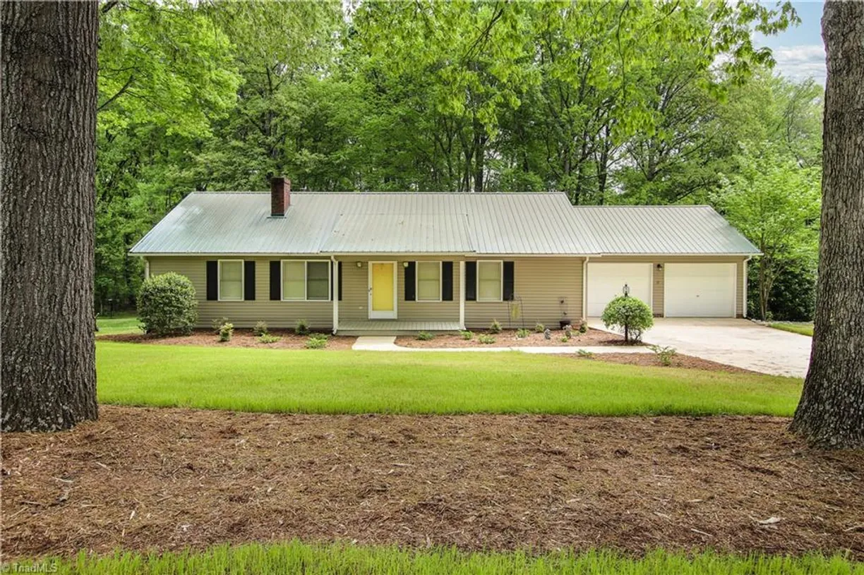 Charlotte Real Estate | View 2003 Harvell Street | 3 Beds, 2 Baths